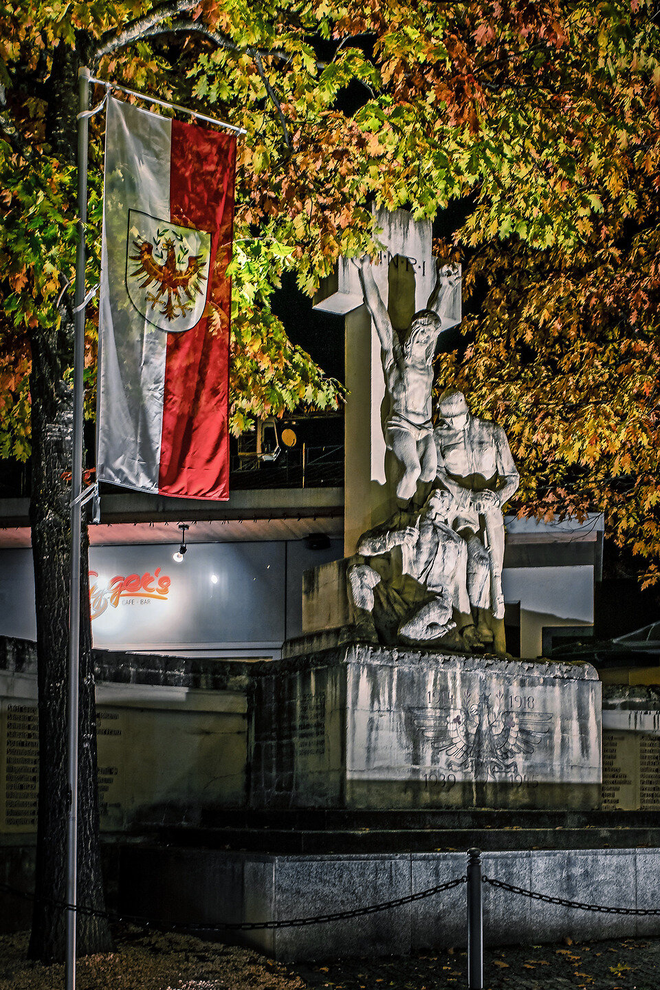 Das Kriegerdenkmal am Hauptplatz in St. Johann in Tirol